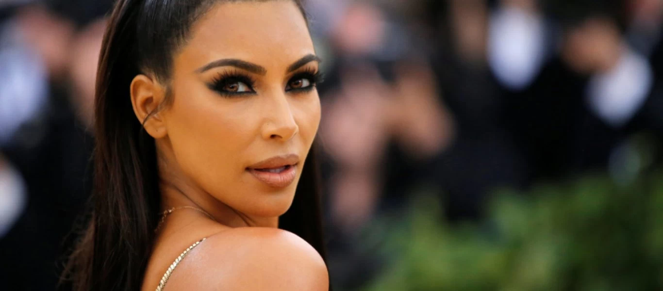 Μυθικό photoshop της Κιμ Καρντάσιαν: Εμφανίστηκε με 6 δάκτυλα! (φωτο)